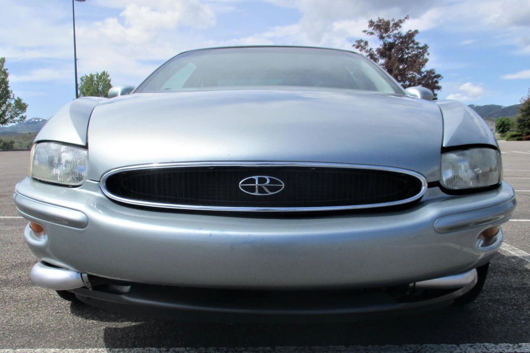 1995 Buick Riviera 8th Gen - Image 2 of 31
