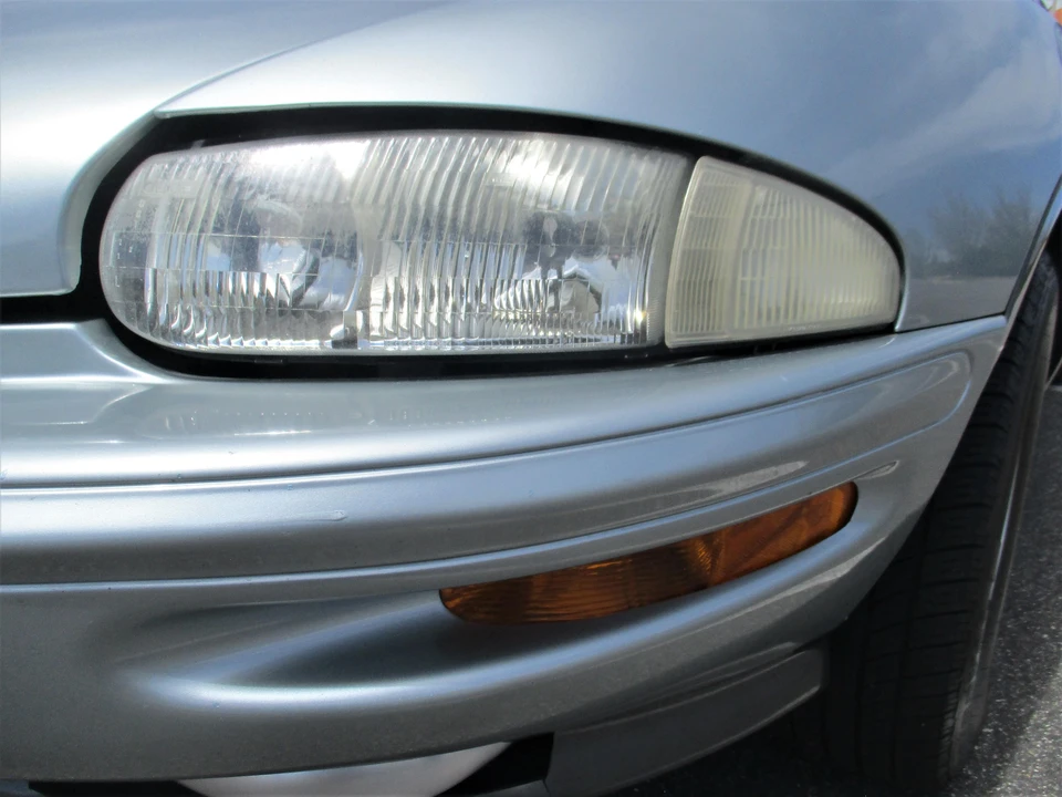 1995 Buick Riviera 8th Gen - Image 16 of 31