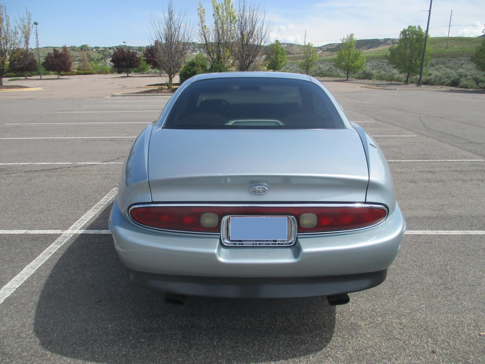1995 Buick Riviera 8th Gen - Image 11 of 31