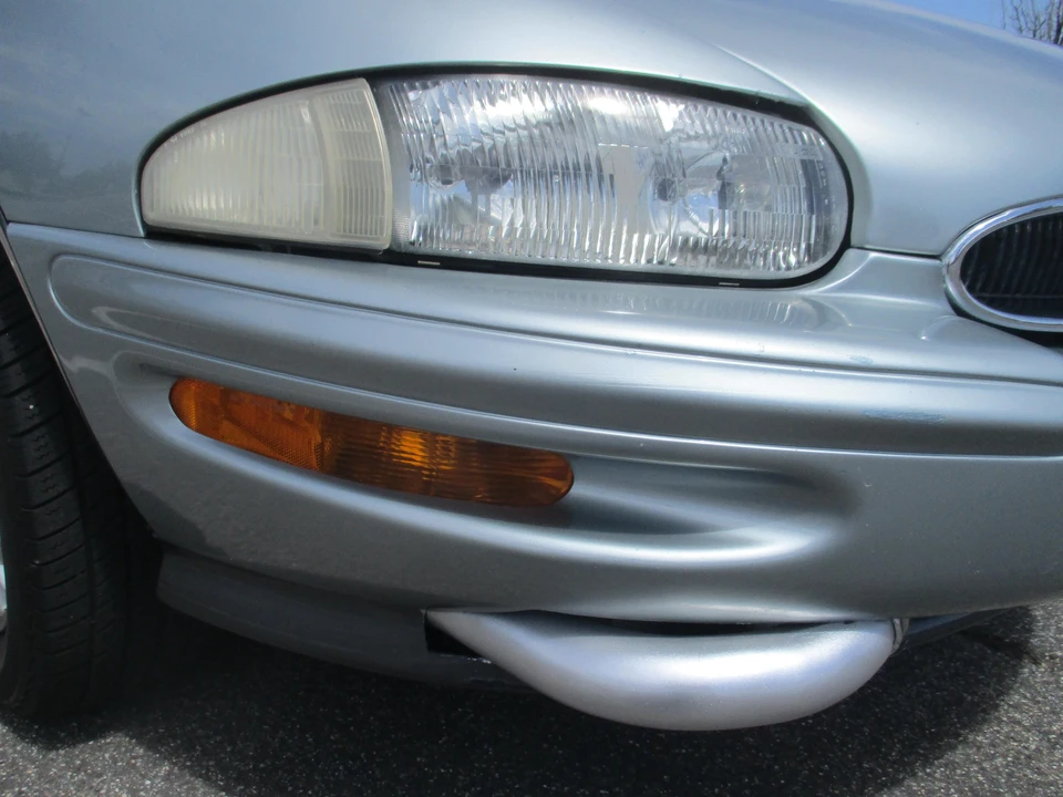 1995 Buick Riviera 8th Gen - Image 15 of 31