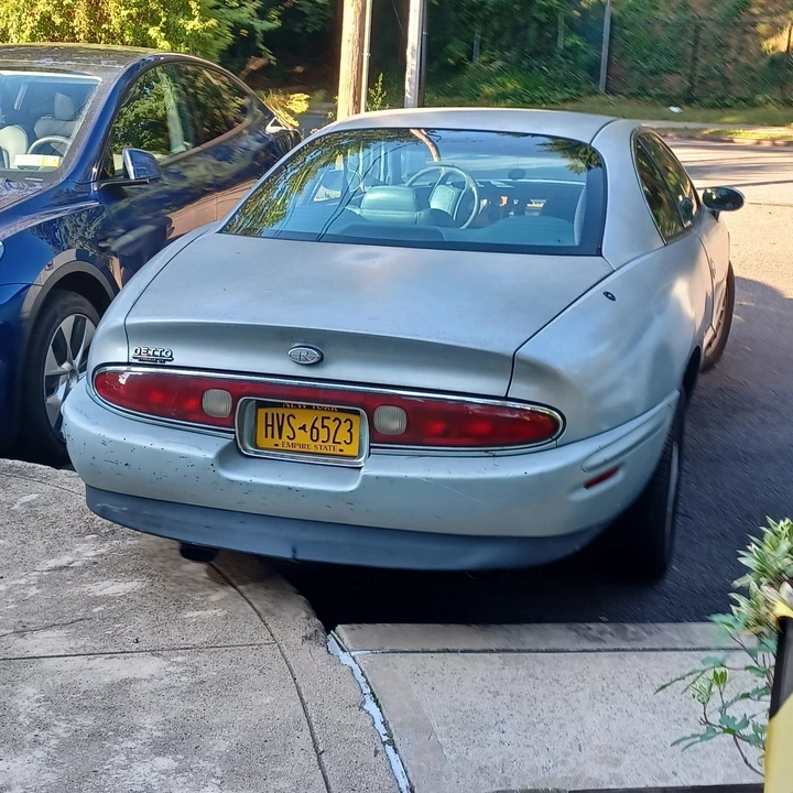 1995 Buick Riviera 8th Gen - Image 5 of 5
