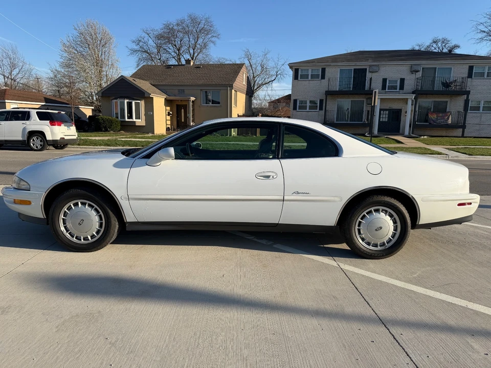 1995 Buick Riviera 8th Gen - Image 2 of 21