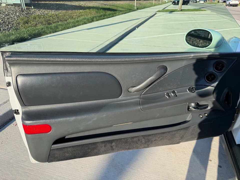 1995 Buick Riviera 8th Gen - Image 15 of 21