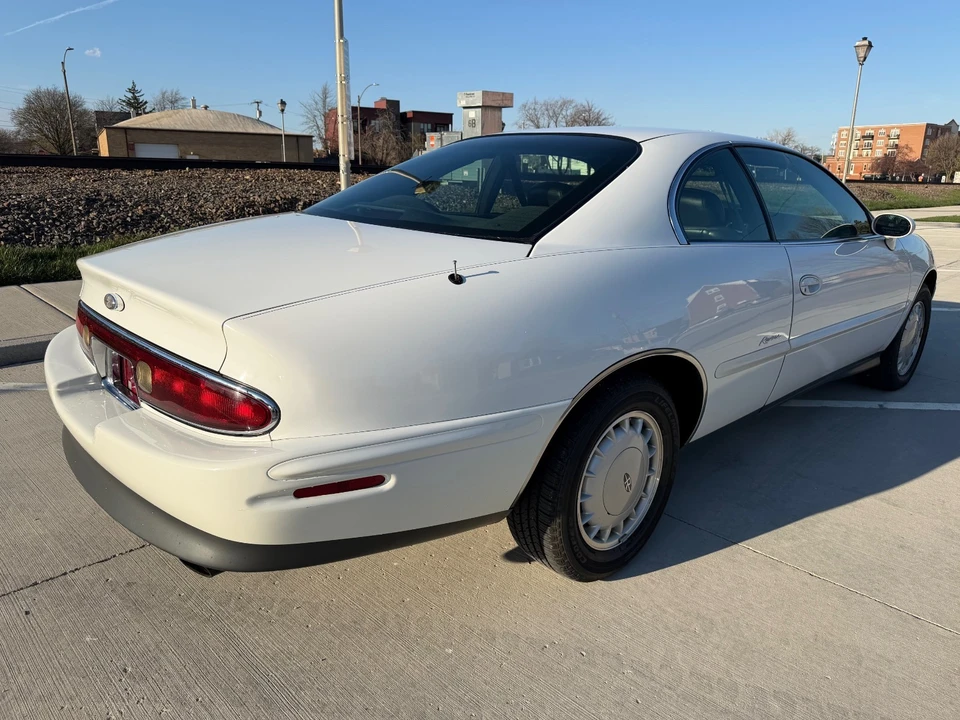 1995 Buick Riviera 8th Gen - Image 5 of 21