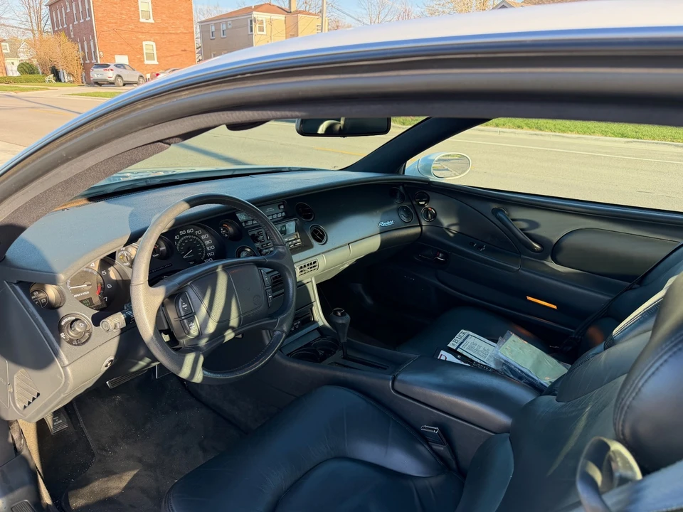 1995 Buick Riviera 8th Gen - Image 13 of 21