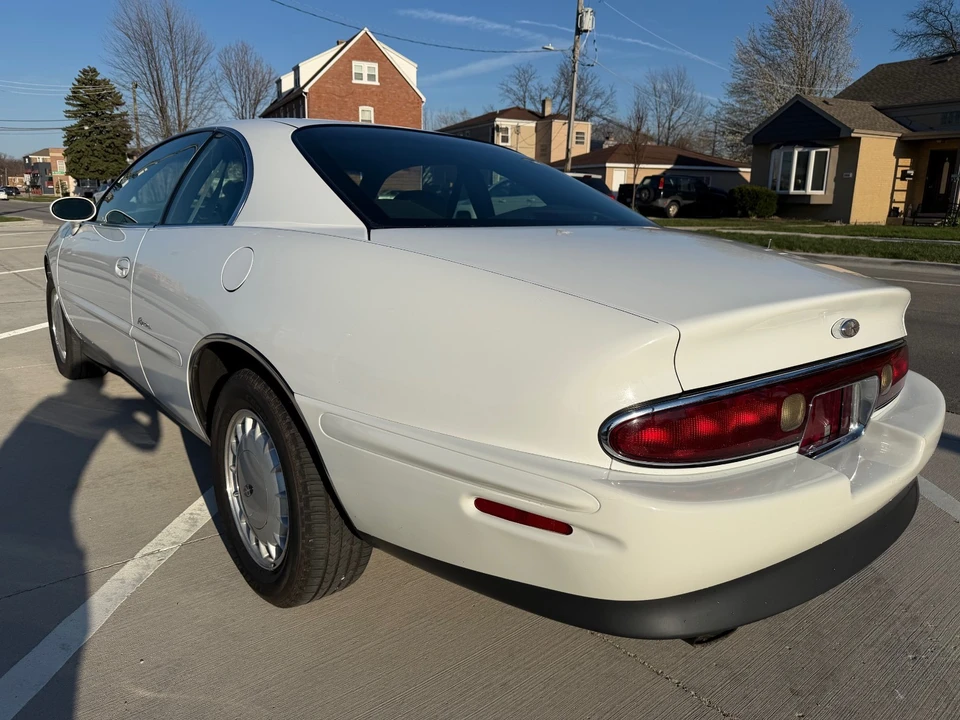1995 Buick Riviera 8th Gen - Image 3 of 21