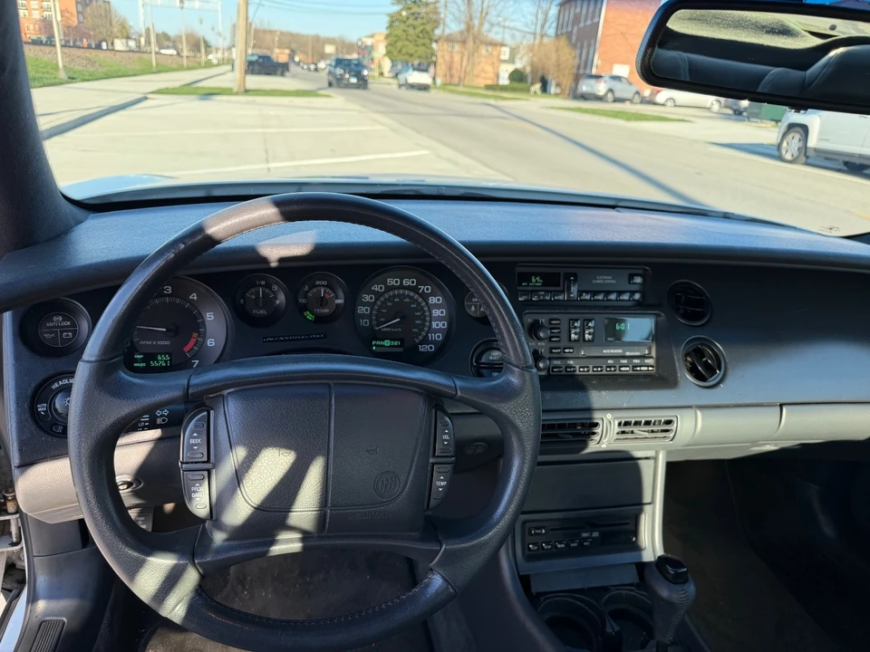 1995 Buick Riviera 8th Gen - Image 14 of 21