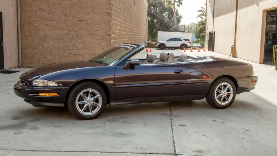 1995 Buick Riviera 8th Gen - Image 2 of 16