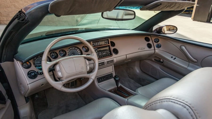1995 Buick Riviera 8th Gen - Image 4 of 16