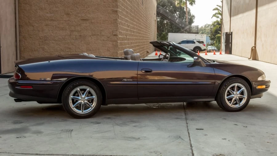 1995 Buick Riviera 8th Gen - Image 15 of 16