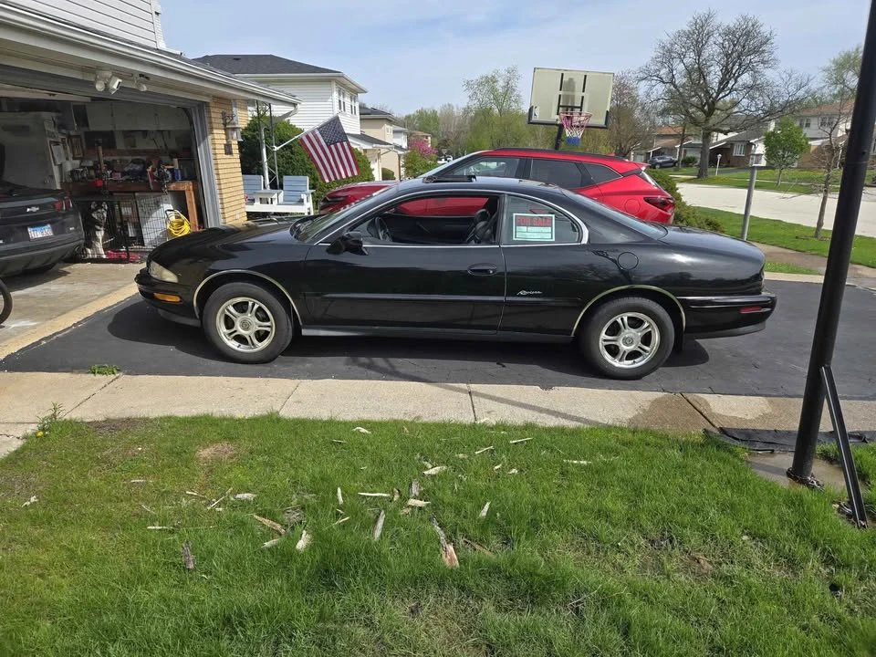 1995 Buick Riviera 8th Gen - Image 3 of 11
