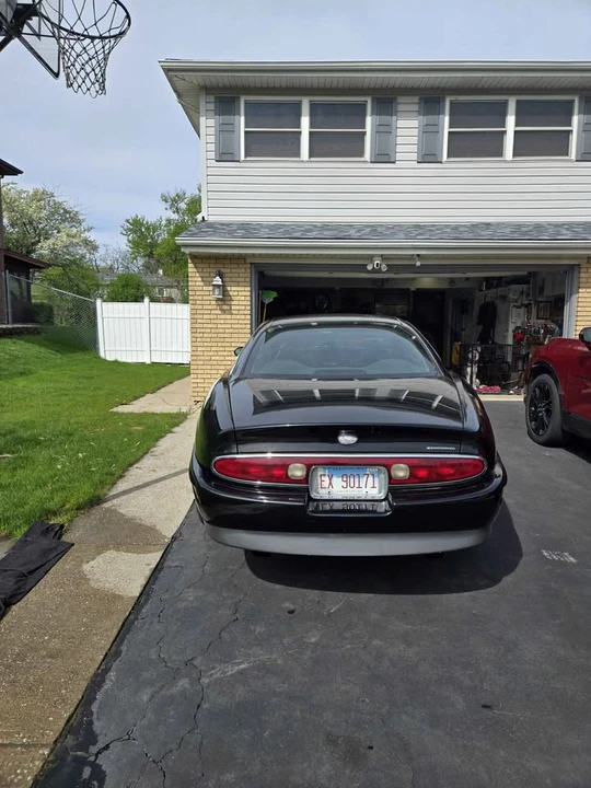 1995 Buick Riviera 8th Gen - Image 5 of 11