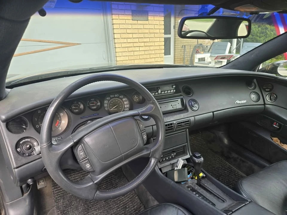 1995 Buick Riviera 8th Gen - Image 7 of 11