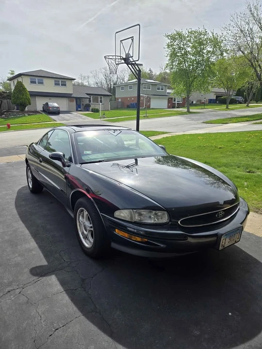 1995 Buick Riviera 8th Gen - Image 2 of 11
