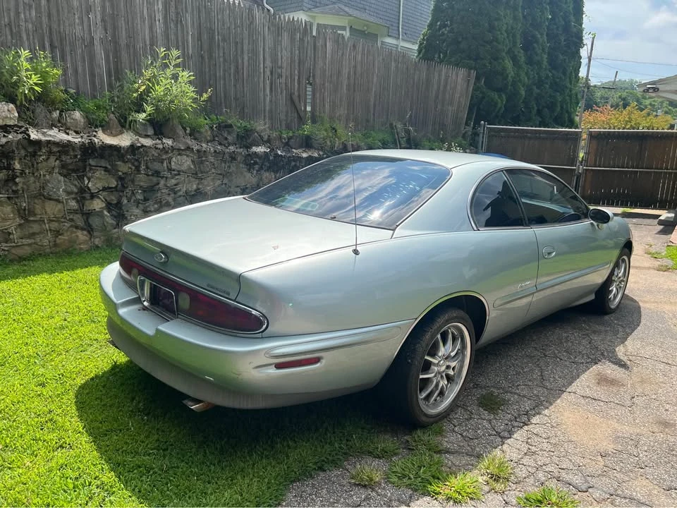 1995 Buick Riviera 8th Gen - Image 5 of 10