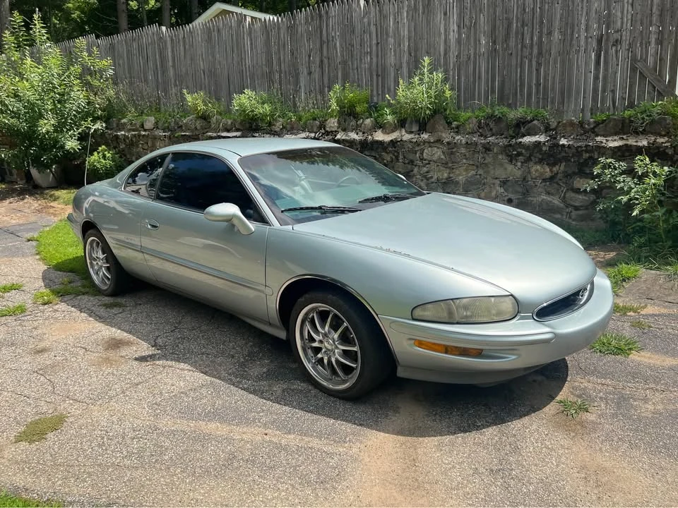 1995 Buick Riviera 8th Gen - Image 4 of 10