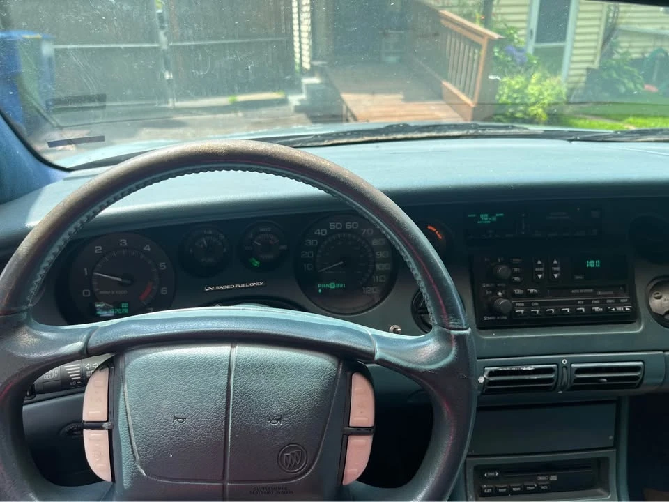 1995 Buick Riviera 8th Gen - Image 2 of 10