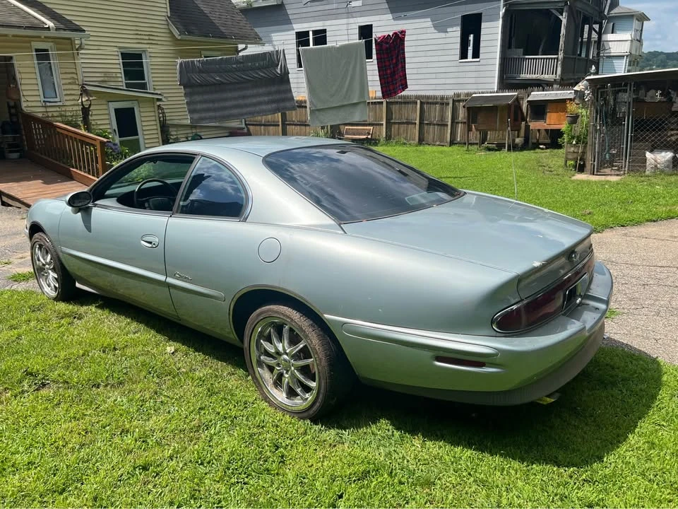 1995 Buick Riviera 8th Gen - Image 6 of 10