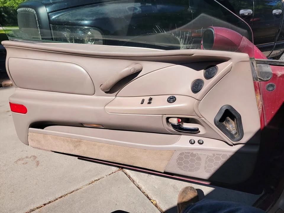 1995 Buick Riviera 8th Gen - Image 6 of 8