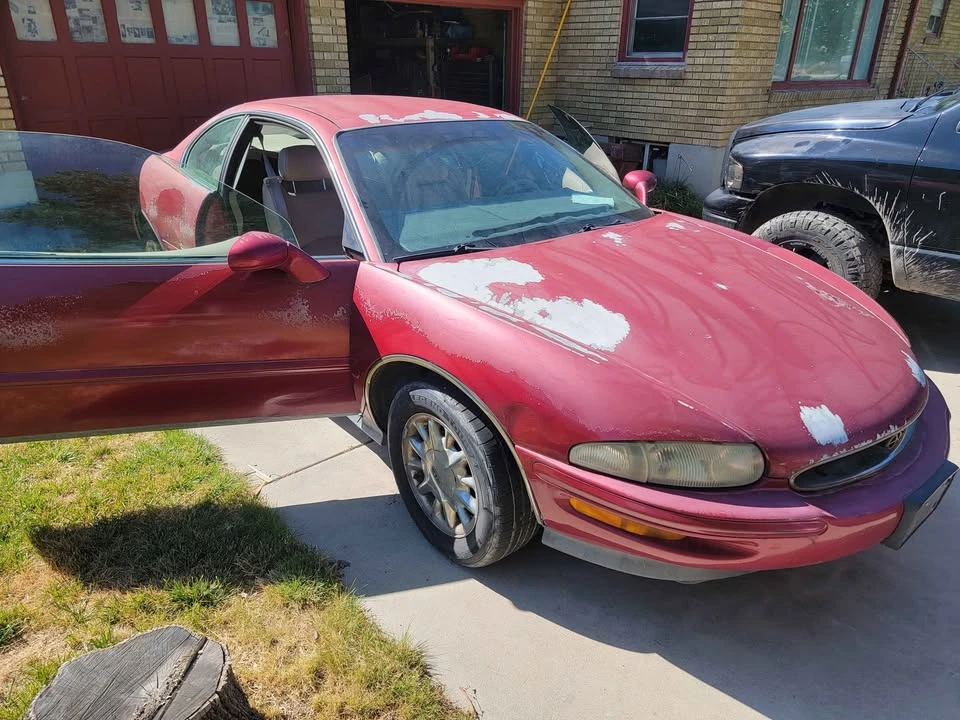 1995 Buick Riviera 8th Gen - Image 2 of 8
