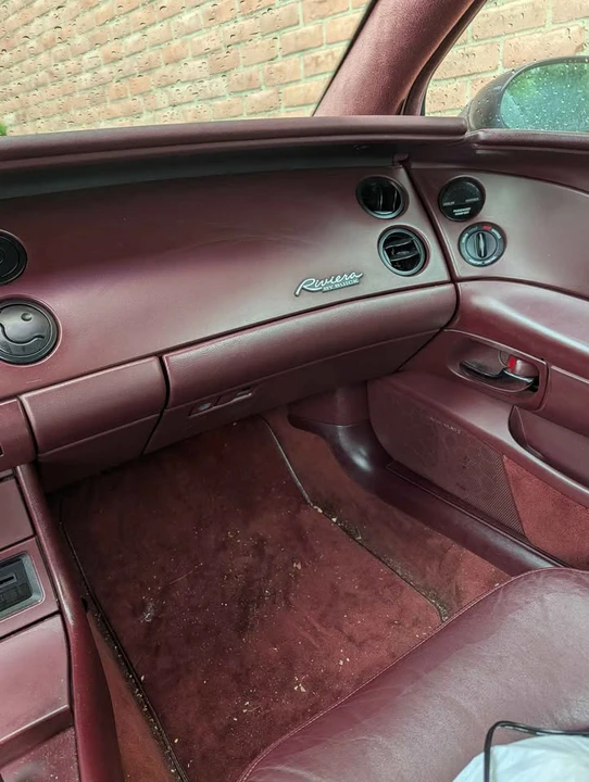 1995 Buick Riviera 8th Gen - Image 4 of 9
