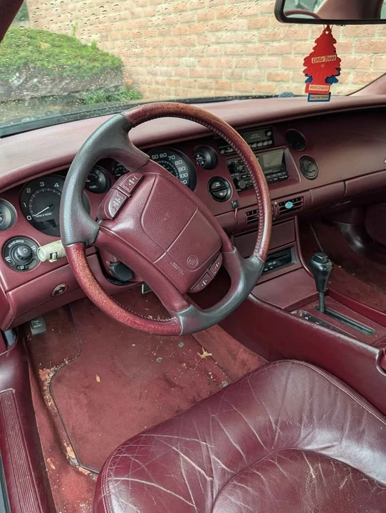1995 Buick Riviera 8th Gen - Image 7 of 9