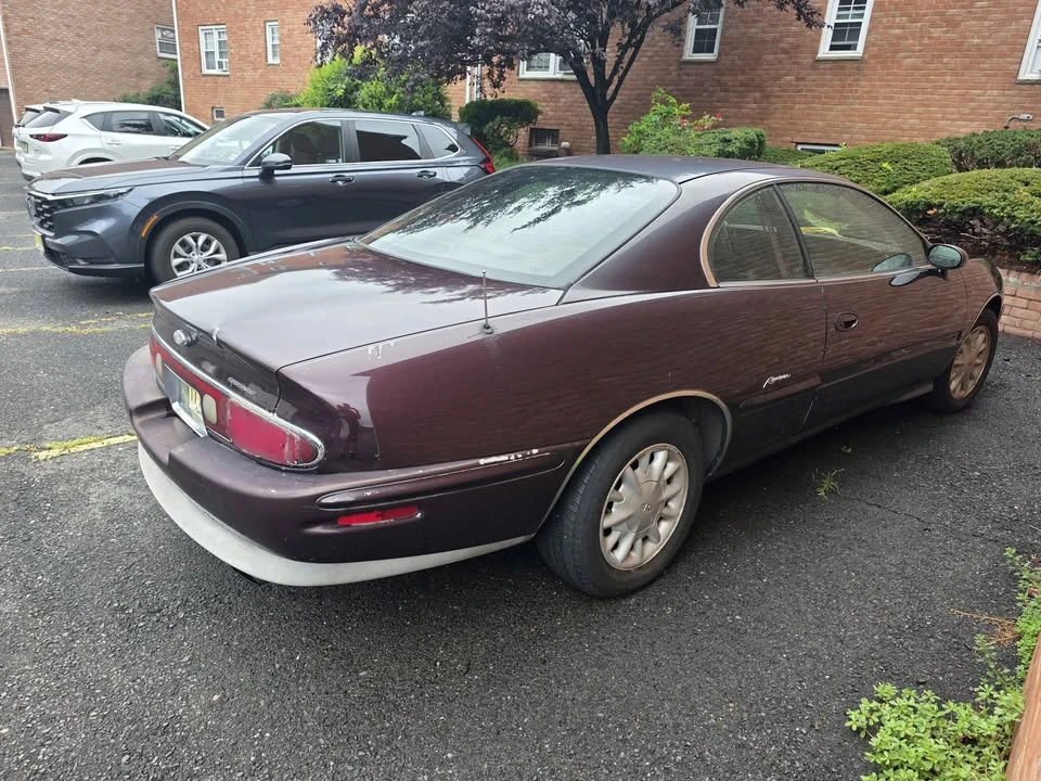 1995 Buick Riviera 8th Gen - Image 3 of 9