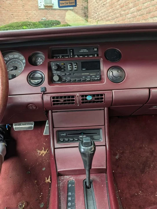 1995 Buick Riviera 8th Gen - Image 6 of 9