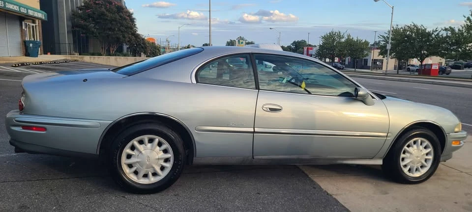 1995 Buick Riviera 8th Gen - Image 5 of 18