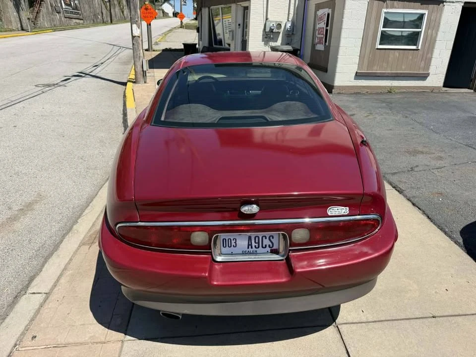 1995 Buick Riviera 8th Gen - Image 5 of 10