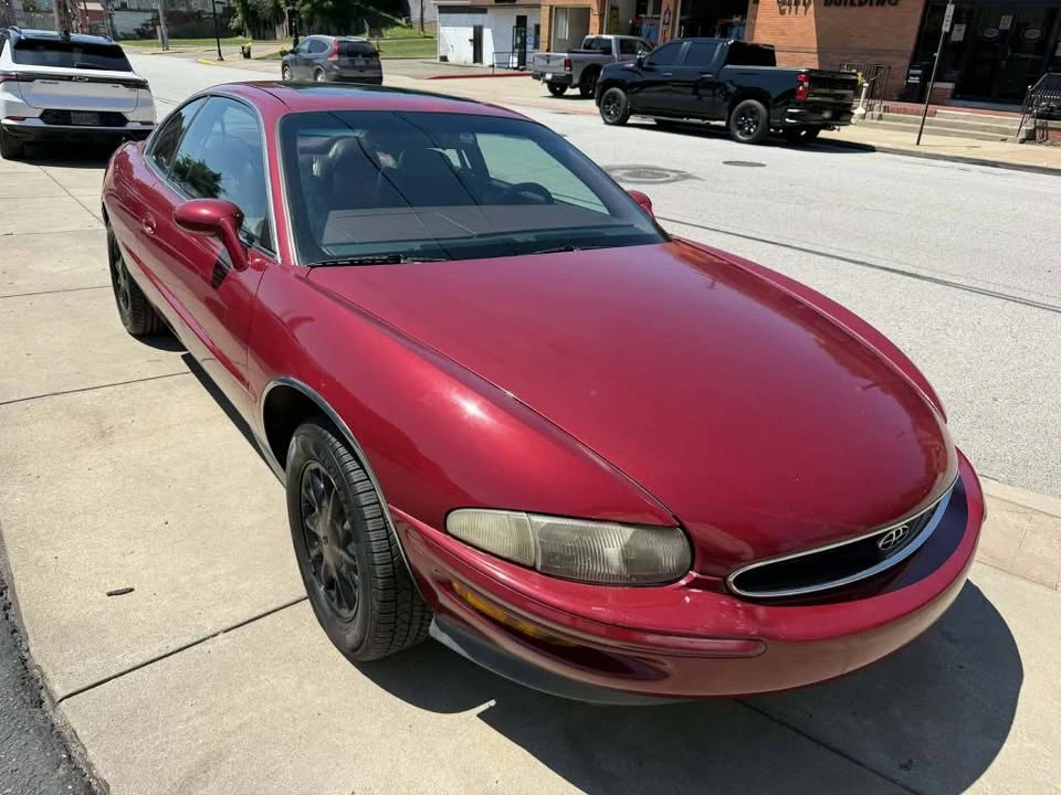 1995 Buick Riviera 8th Gen - Image 3 of 10