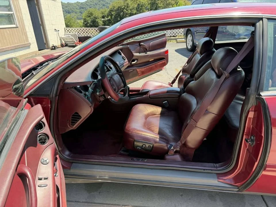 1995 Buick Riviera 8th Gen - Image 9 of 10