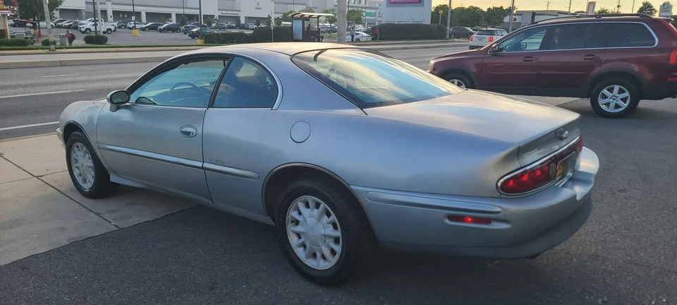 1995 Buick Riviera 8th Gen - Image 6 of 18