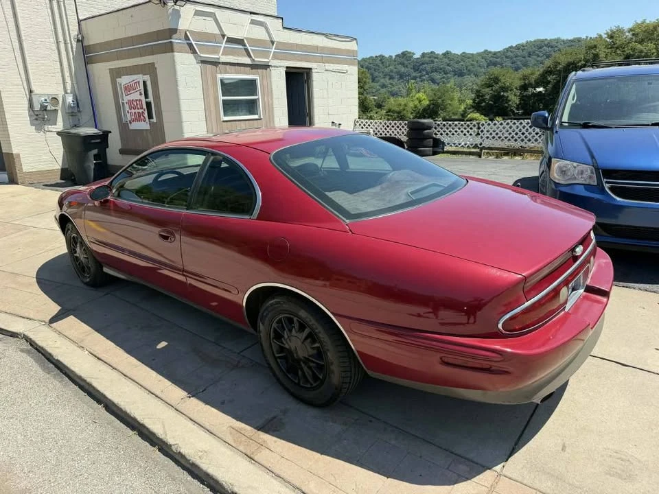 1995 Buick Riviera 8th Gen - Image 6 of 10