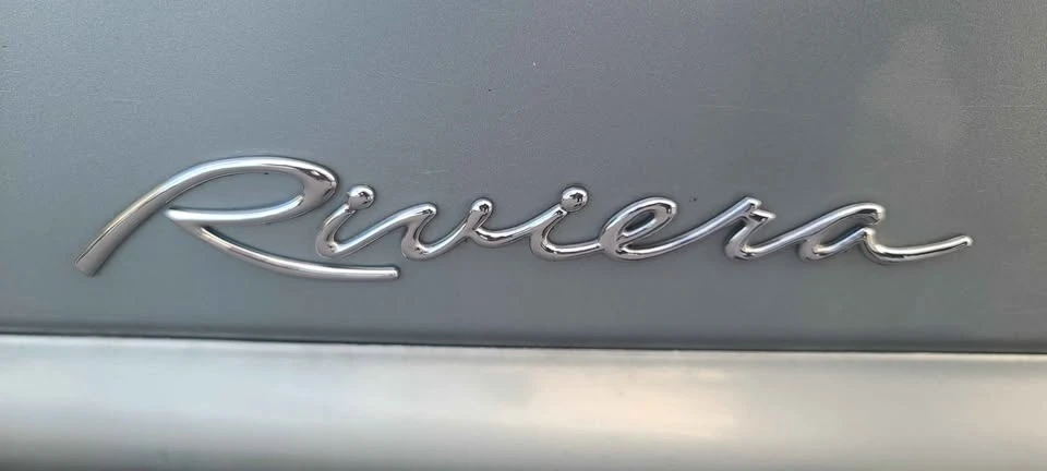 1995 Buick Riviera 8th Gen - Image 17 of 18
