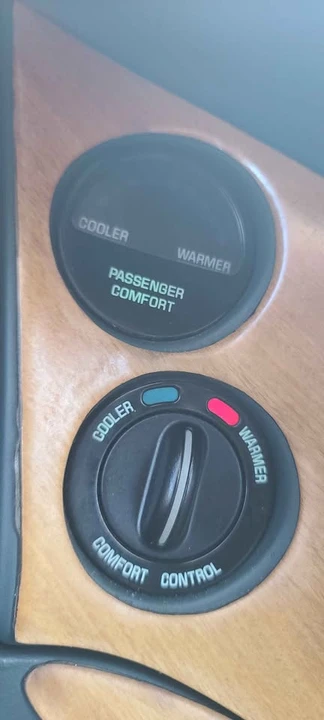 1995 Buick Riviera 8th Gen - Image 16 of 18