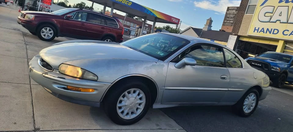 1995 Buick Riviera 8th Gen - Image 7 of 18