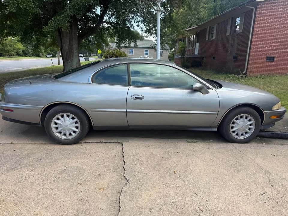 1995 Buick Riviera 8th Gen - Image 5 of 9