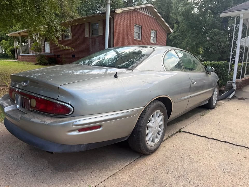 1995 Buick Riviera 8th Gen - Image 4 of 9