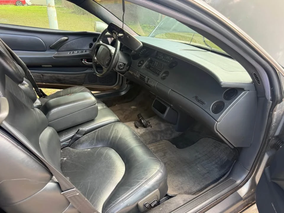 1995 Buick Riviera 8th Gen - Image 7 of 9