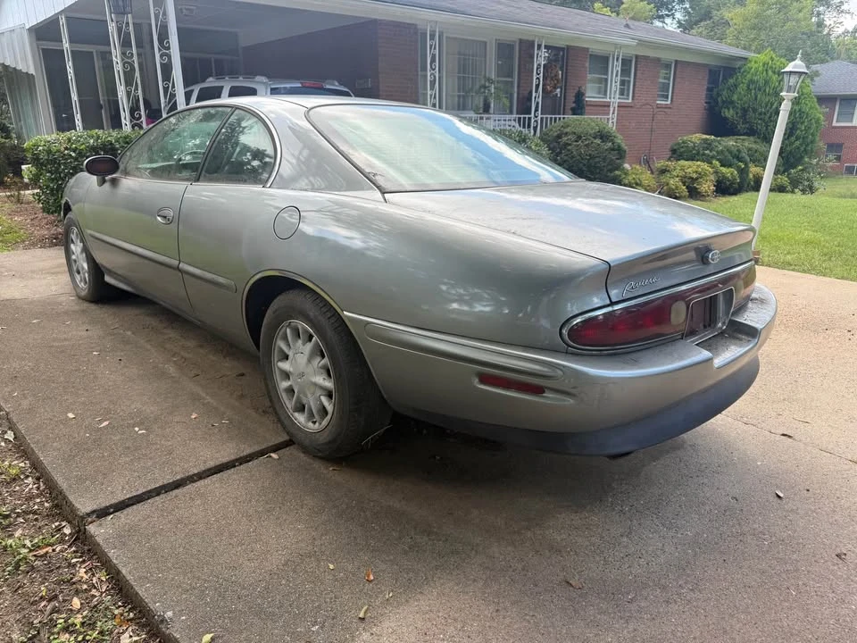 1995 Buick Riviera 8th Gen - Image 3 of 9
