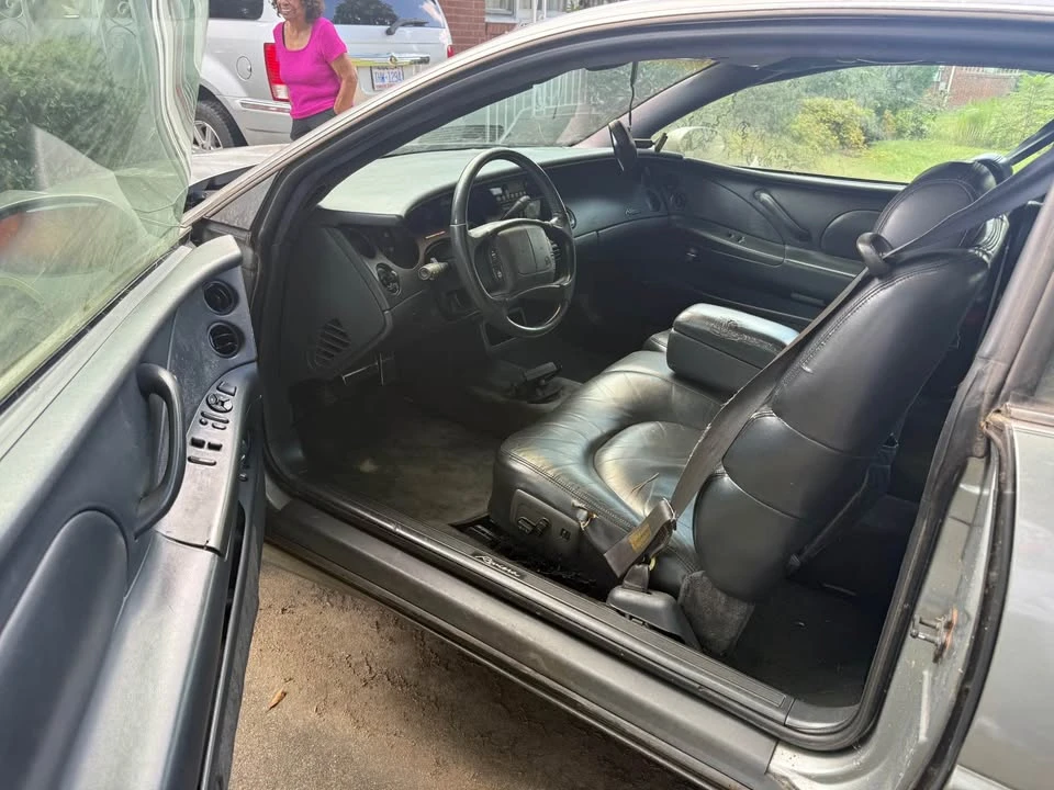 1995 Buick Riviera 8th Gen - Image 6 of 9