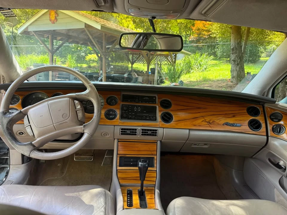 1995 Buick Riviera 8th Gen - Image 6 of 7