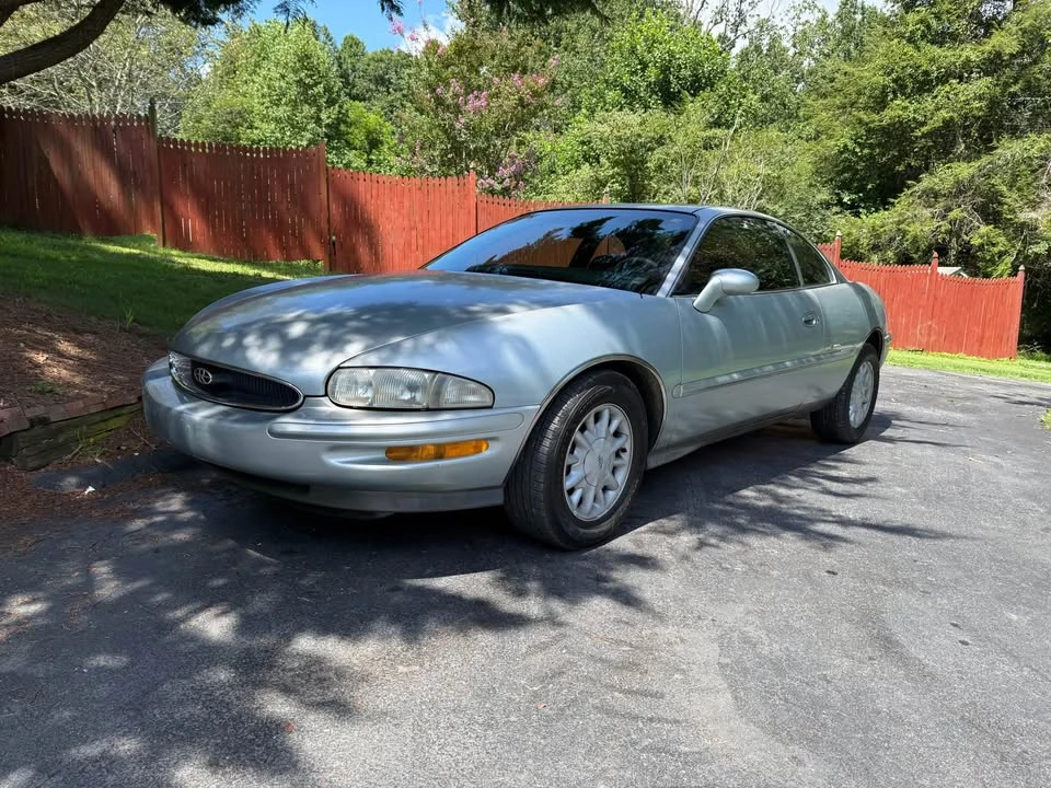 1995 Buick Riviera 8th Gen - Image 2 of 7