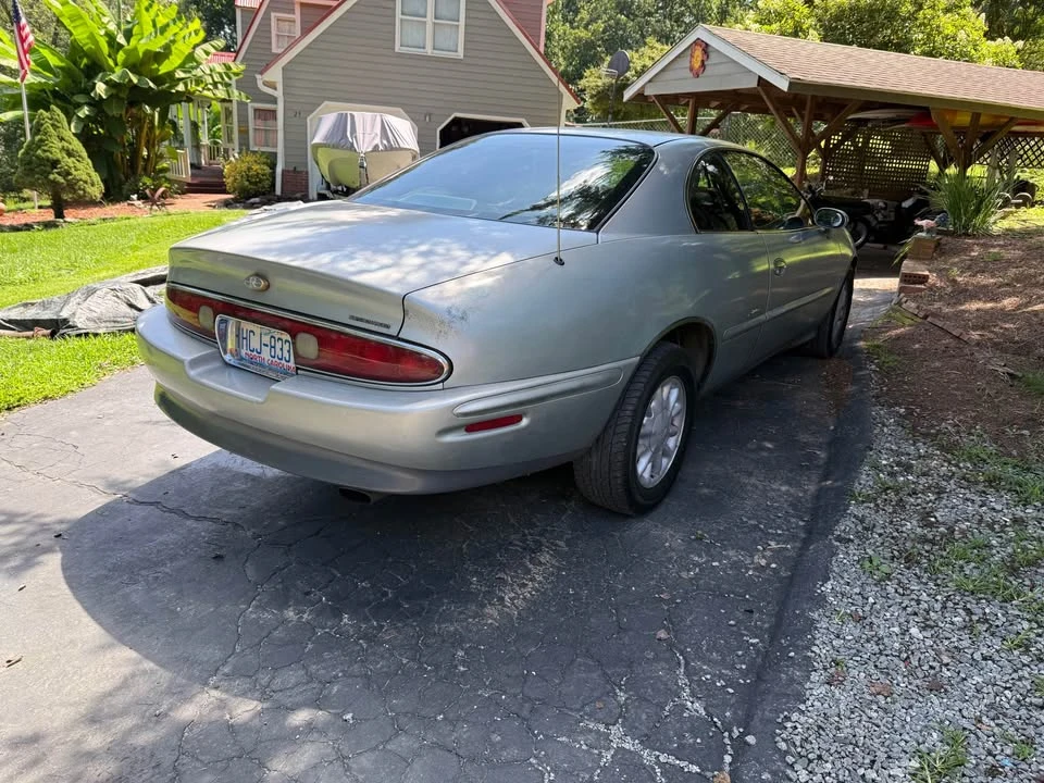 1995 Buick Riviera 8th Gen - Image 4 of 7