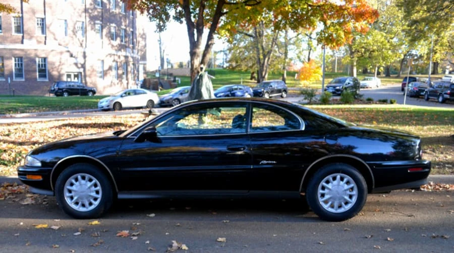 1995 Buick Riviera 8th Gen - Image 2 of 9