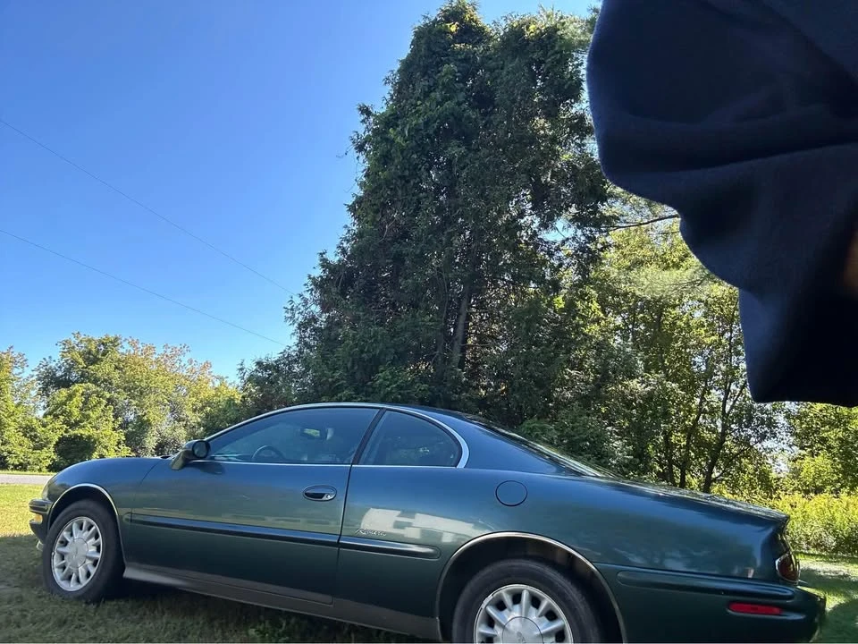 1995 Buick Riviera 8th Gen - Image 2 of 5