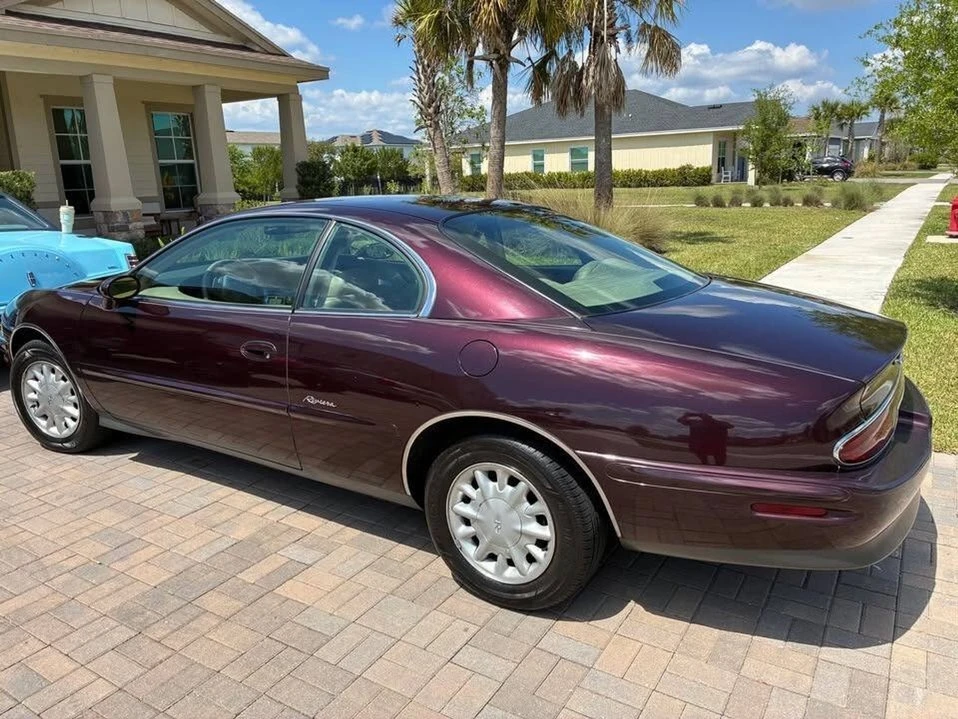 1995 Buick Riviera 8th Gen - Image 3 of 10