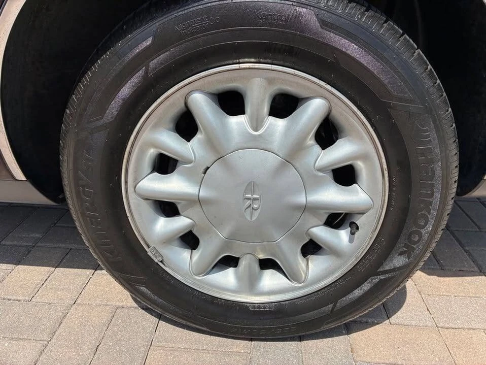 1995 Buick Riviera 8th Gen - Image 10 of 10