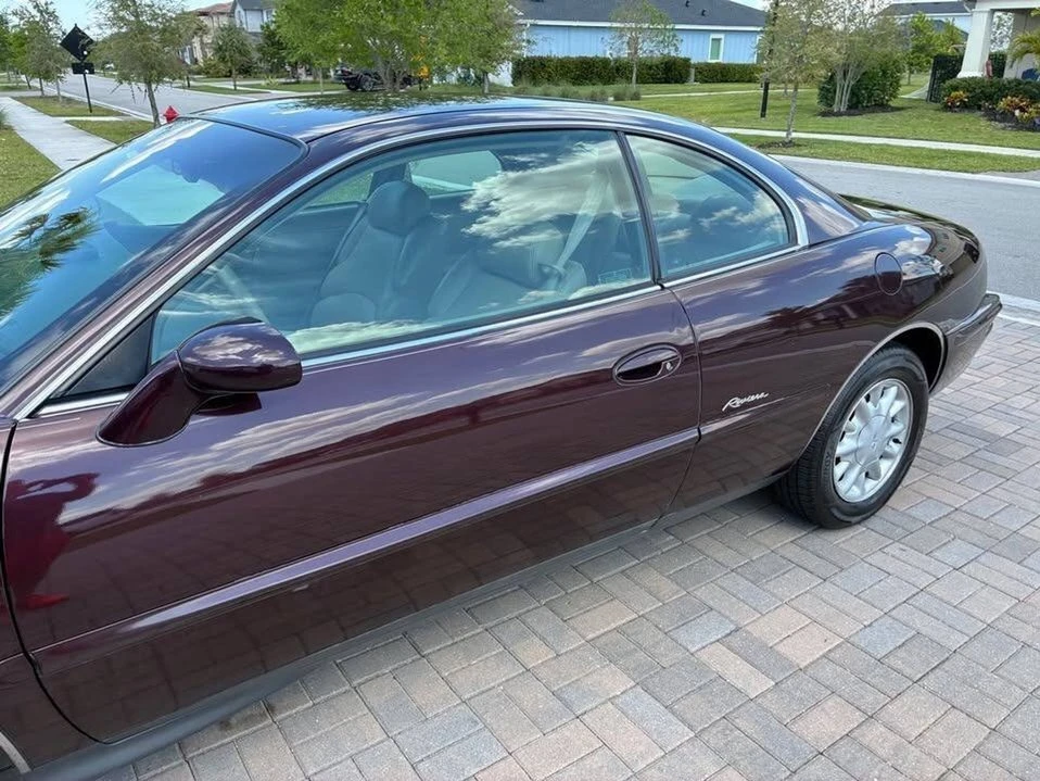 1995 Buick Riviera 8th Gen - Image 2 of 10